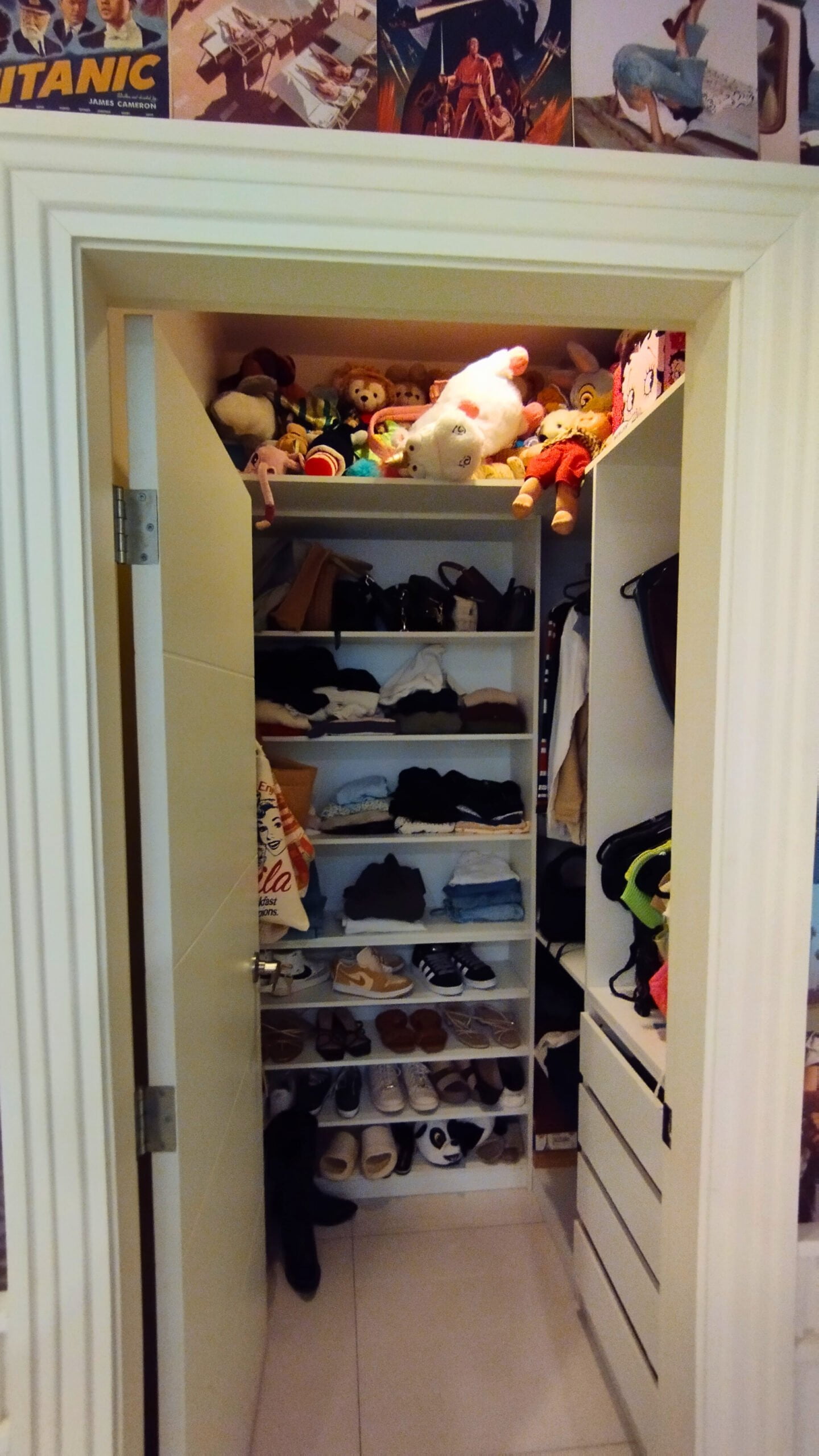 Una joya de departamento. 21 Walking closet cuarto secundario