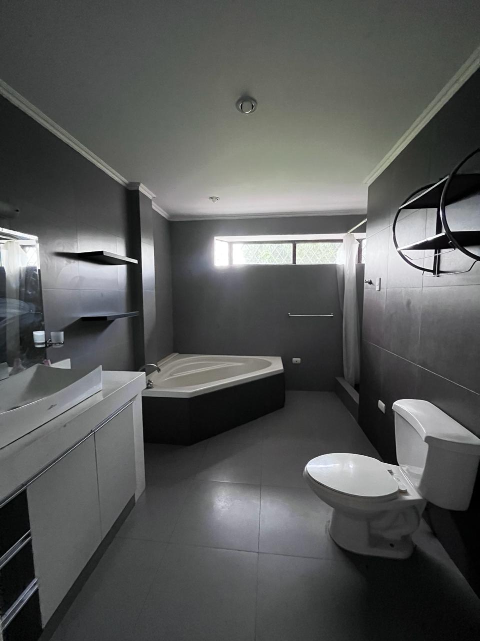 Kennedy Norte - Alquiler 6 Baño del cuarto master