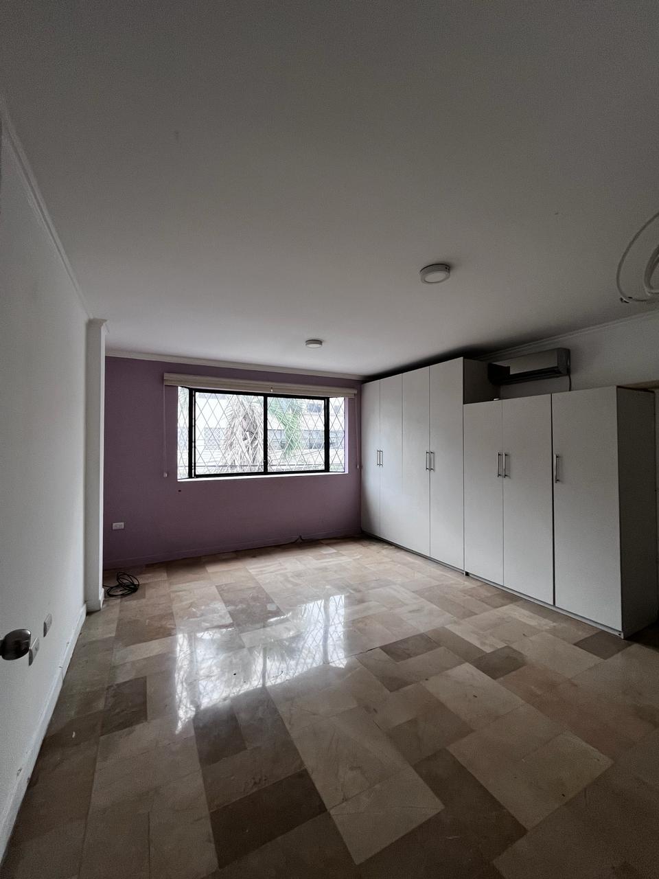 Kennedy Norte - Alquiler 10 Tercera habitación, con closets, aire acondicionado y baño