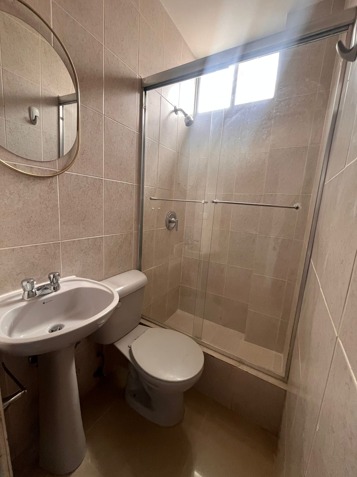 Departamento Entre Ríos 9 piso, detalles del baño, todo de primer nivel